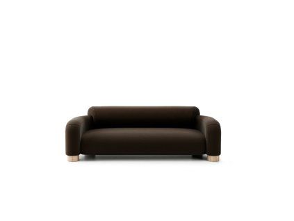 Trojmiestna sedačka PAVIO SOFA S3 v tmavohnedom čalúnení, čelný pohľad na oblé operadlo a široký sedák s drevenými nožičkami.