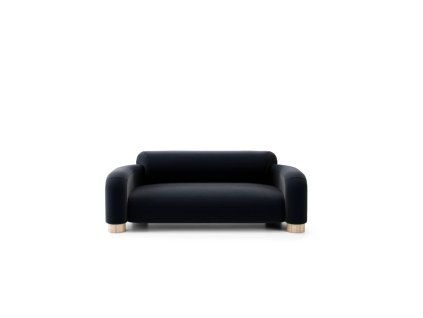 Dvojmiestna sedačka PAVIO SOFA S2 v tmavom čalúnení, čelný pohľad na oblé operadlo a sedák s nízkymi drevenými nožičkami.