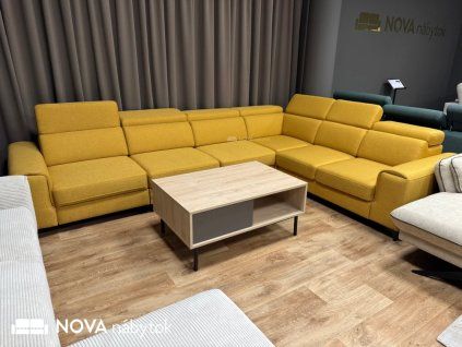 Žltá rohová sedacia súprava Monza XXL v predajni, pohľad spredu.