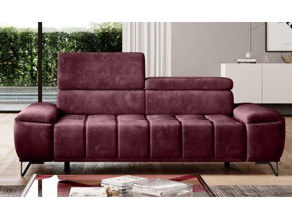 Pohovka TEODOR Sofa 3 v bordovom odtieni, čelný záber v interiéri so zvýrazneným prešívaním sedákov.