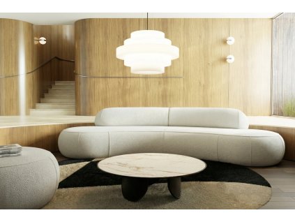 Svetlá pohovka do obývačky VIRGO SOFA A2 s oblúkovým sedadlom pri drevenej stene, čelný pohľad