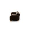Trojmiestna sedačka PAVIO SOFA S3 bočný detail, oblé tvary korpusu a nízky profil v tmavohnedom čalúnení na bielom pozadí.