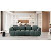 Sofa TREES SOFA v luxusnej obývačke – tmavozelená látka, zaoblený tvar, sada vankúšov, pohľad spredu