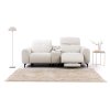 Dvojmiestna pohovka VELVETO SOFA S3 v svetlom čalúnení s relax funkciou, stredovou konzolou, čiernymi nožičkami a obývacím doplnkovým aranžmánom.