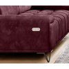 Pohovka TEODOR Sofa 3 – detail bočnice a čalúnenia s dekoratívnym šitím, záber zblízka.