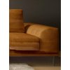 Hnedá pohovka DORZA Sofa, detail bočnej opierky