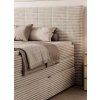 Boxspring posteľ 160x200 BORA, detail prešívaného čela, vankúšov a bočnice s úchytom úložného priestoru
