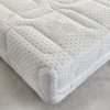 Matrac HYDROLATEX DUO – detail rohu prešívaného poťahu ALGUA so zipsom.
